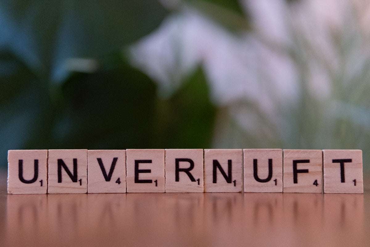 Upptäck det mystiska universumet Stranger Things med Hawkins Turned Upside Down-tote-väskan