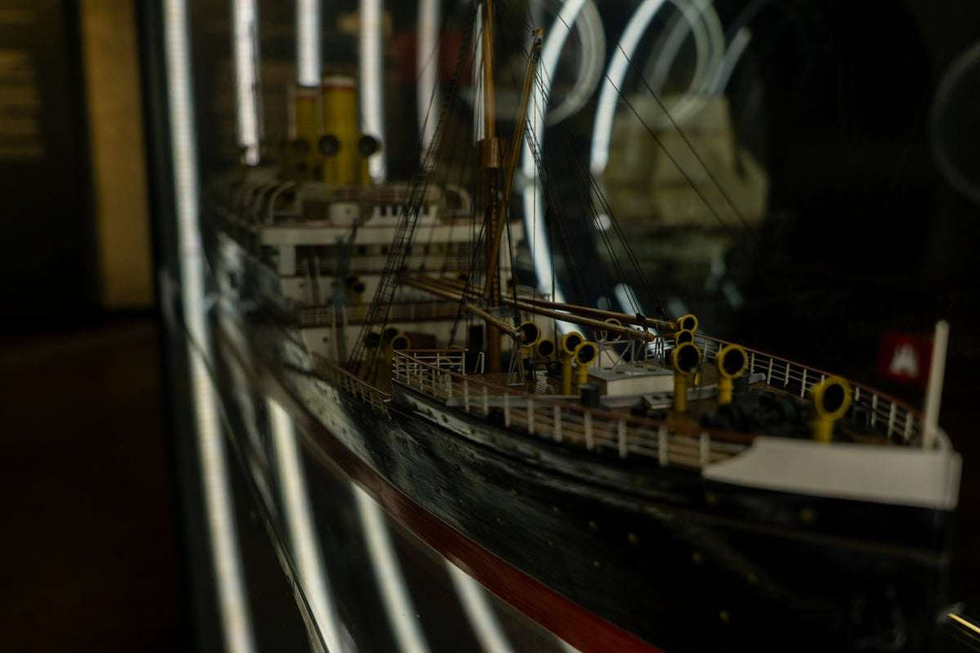 Upptäck Magnificensen i Revell Model Set Ocean Liner Queen Mary 2 för Modellbyggare och Historieälskare