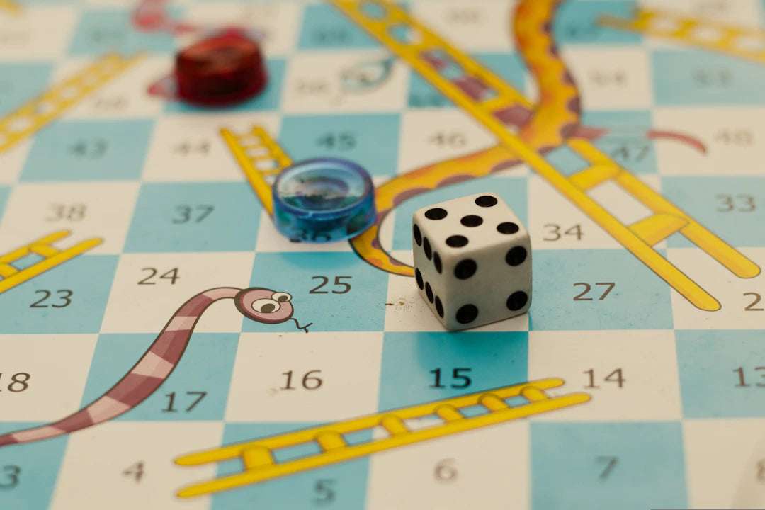 Hållbara Spelmattor och Förvaringsinsatser för Kortspel