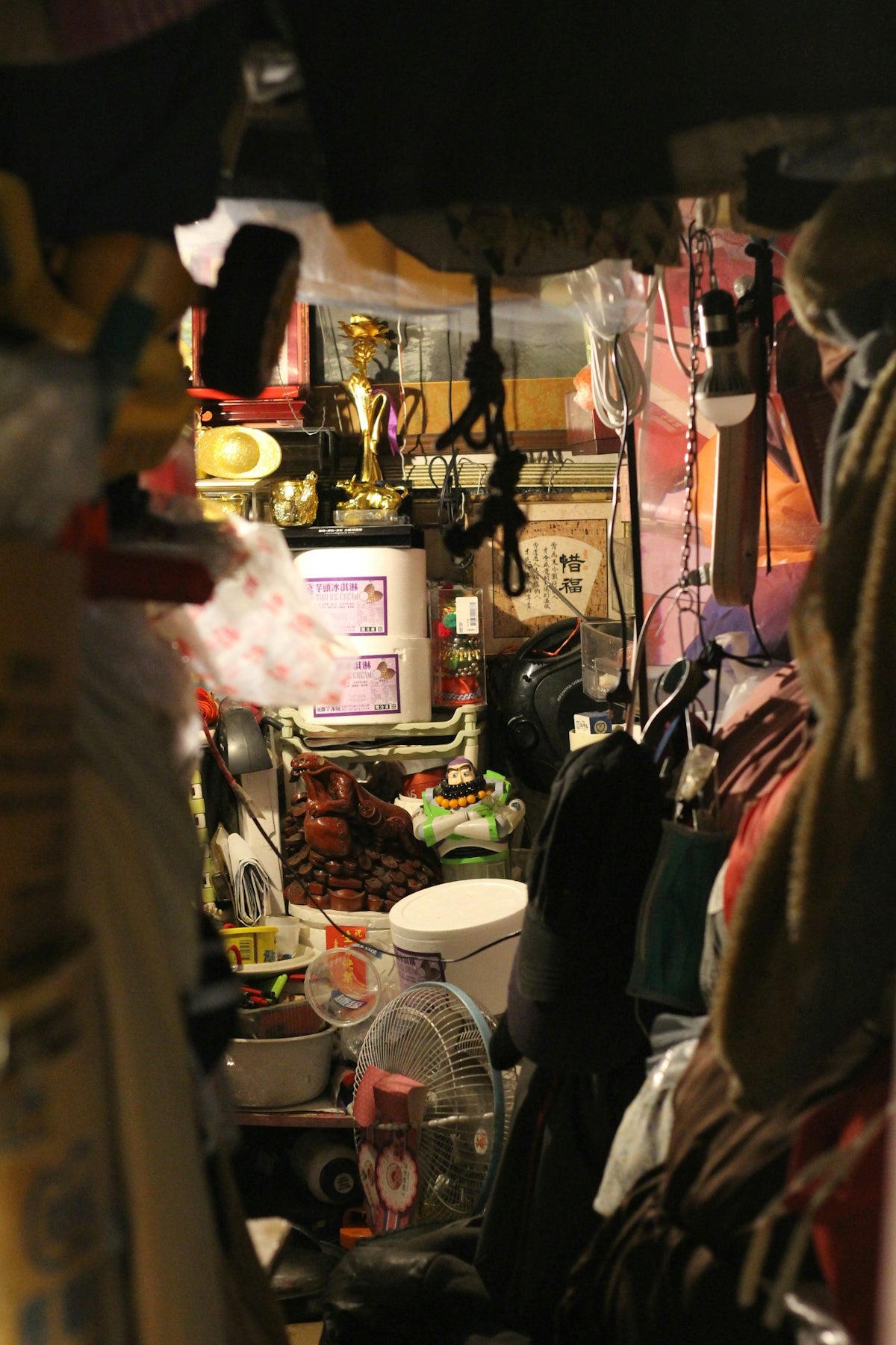 a room filled with lots of clutter and clutter