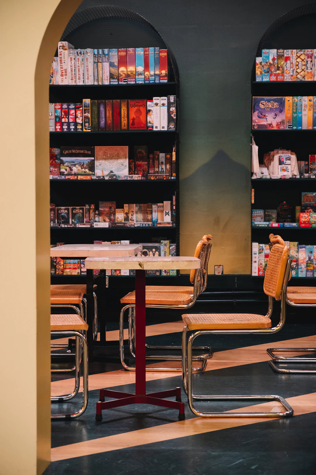 De bästa platserna att spela brädspel i din stad