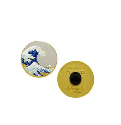 The Great Wave of Kanagawa Pin – En ikonik och konstnärlig accessoar Distrineo