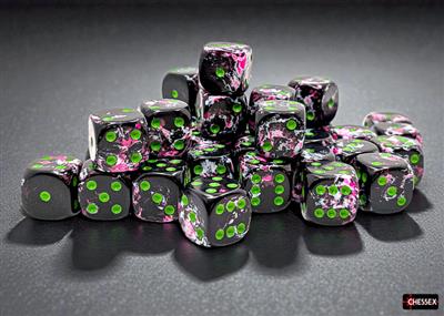 Brush Paintball™ gröna 12 mm d6 tärningar, 36 stycken (DU1214) i Displaylåda med lock