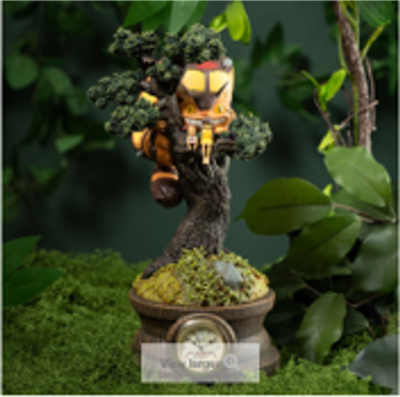 My Neighbor Totoro - diorama-bordsklocka med Mei, Satsuki & Chatbus i pinjeträdet