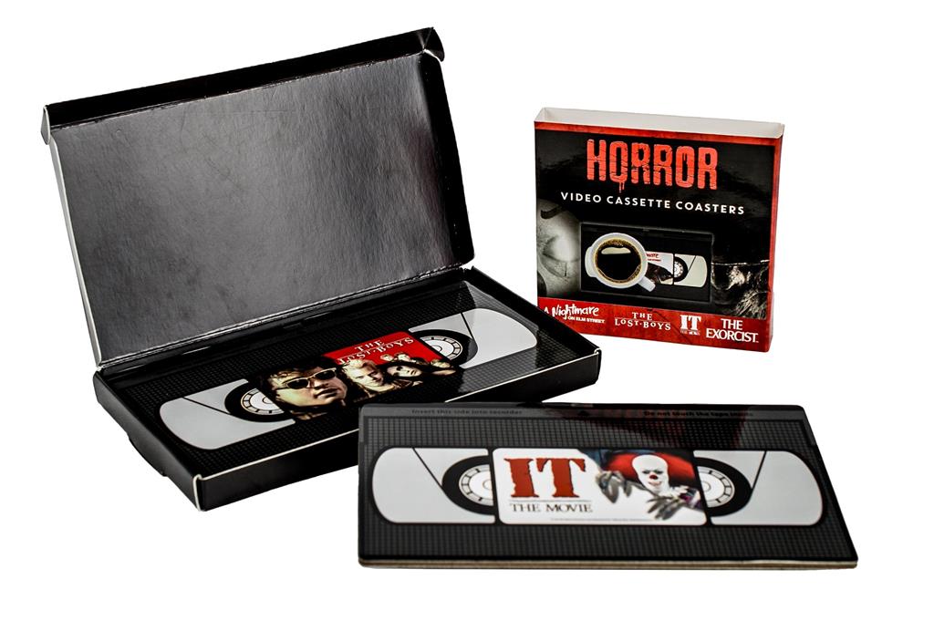 Warner Bros. – Drinkunderlägg med skräckfilmsdesign i VHS-kassettformat