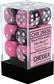 Chessex Gemini 16mm d6 med Pips Tärningsblock (12 Tärningar) - Svart-Rosa med Vitt Chessex