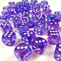 Chessex Borealis 12mm d6 Lila/Vit Luminary Tärningar Block (36 tärningar) Chessex