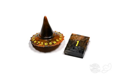 PolyHero Wizard d20 Wizard Hat och d2 Spellbook i Smoldering Ember Tabletop Tycoon